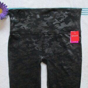 New SPANX Leggings Size 3X Black Camo Faux Leather